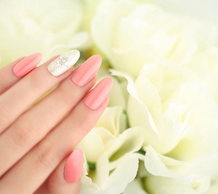 青山のネイルサロン vingtnail 短時間で、シンプルなアートを好む方 シェラックデザインが、人気です！