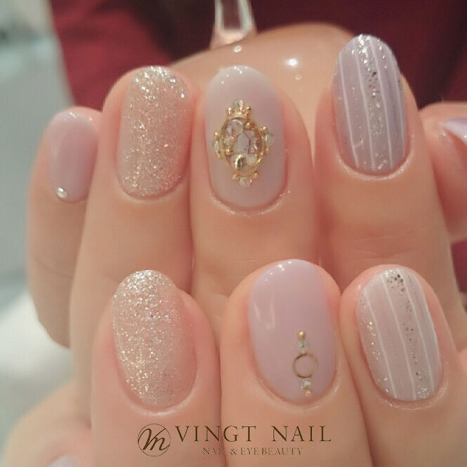 今週の人気NO.1！VINGT NAILネイルスタイル。大人のパープルデザインがオススメ。