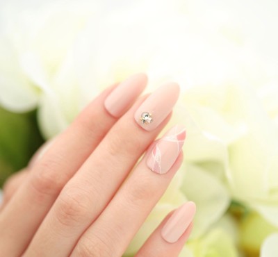 青山のネイルサロン vingtnail 短時間で、シンプルなアートを好む方 シェラックデザインが、人気です！