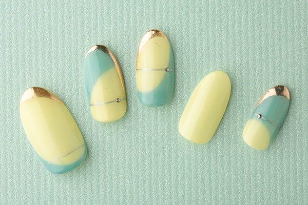 今週のPick up スタイル！春らしい色合いでネイルのファッションコーデを楽しむ。